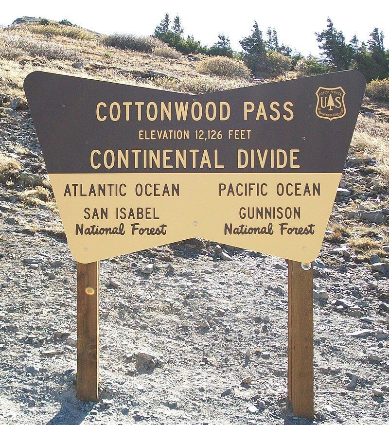 Cottonwood Pass. Photo Credit: Zephyrnthesky (Wikimedia Commons)